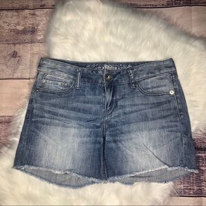 Express Frayed Shorts - Light Wash